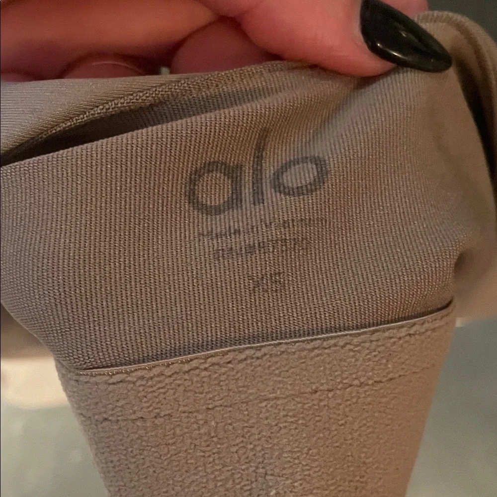 ALO Yoga Women's Beige tan Sleeveless Top